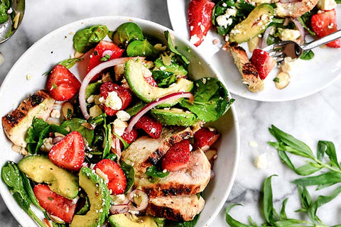 Spinach Garlic Salad with Chicken and Strawberries